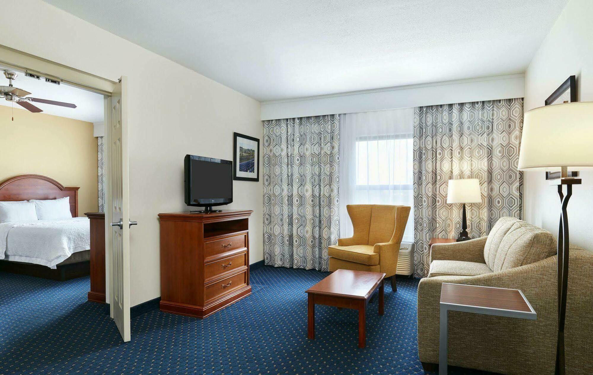 Hampton Inn & Suites Concord-Charlotte Экстерьер фото
